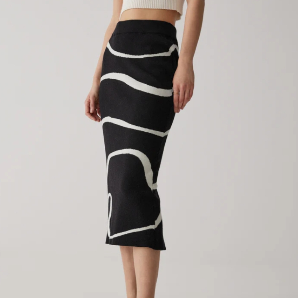 Commense black knit skirt with modern white design, elastic waist - S